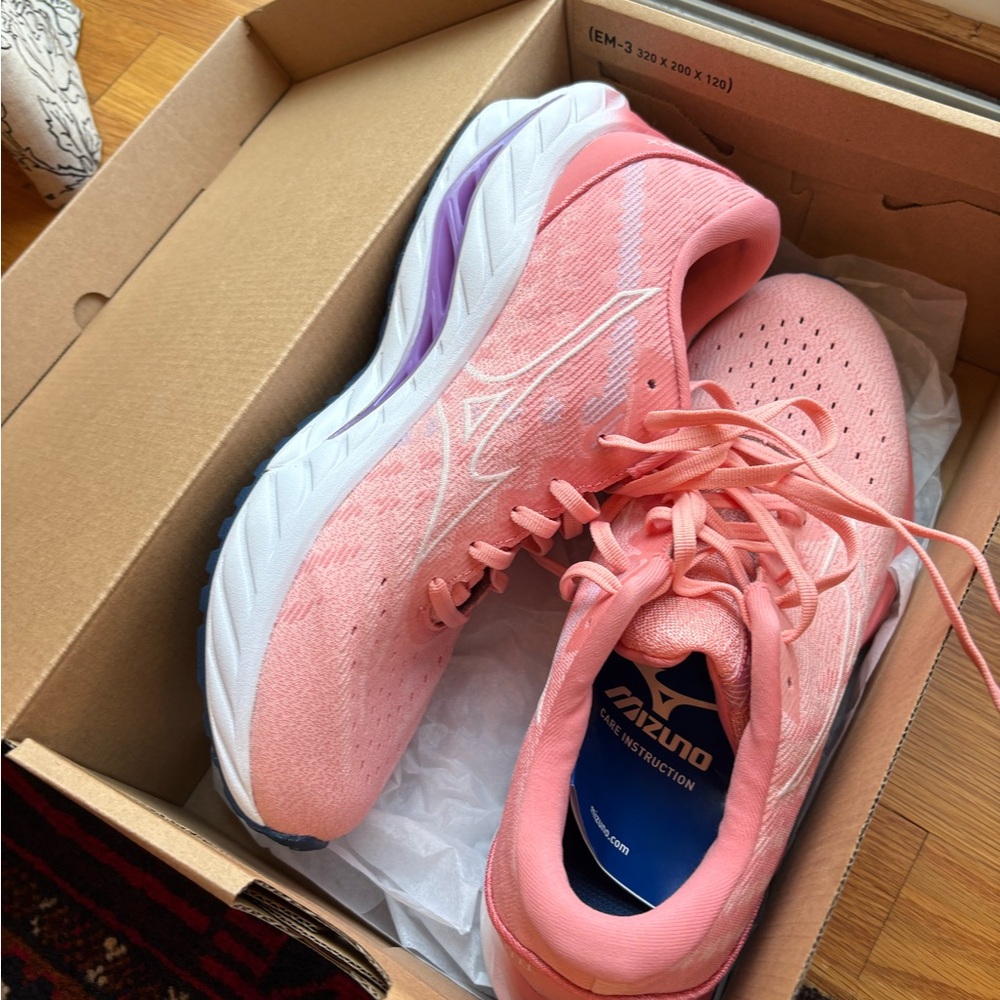 Mizuno Wave Inspire 19 Women's Coral Running Shoes